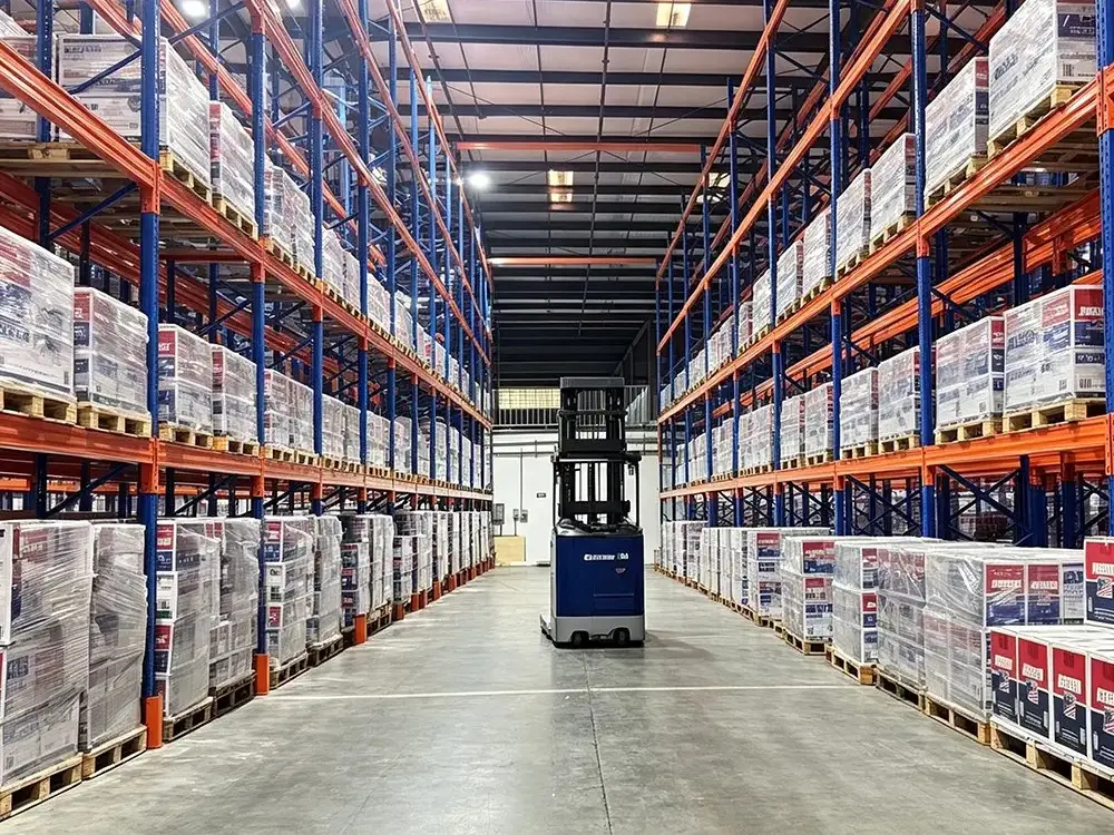 Panduan Memilih Shelving Manual vs Rak Palet Racking