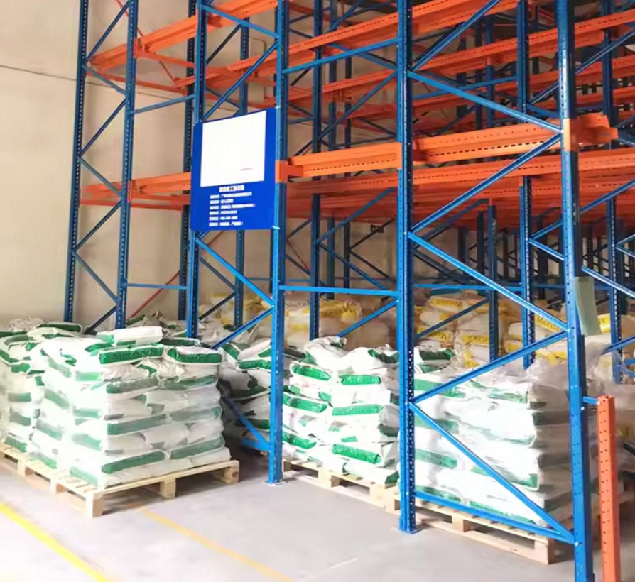 Sistem Alur Palet Drive-In yang Dapat Disesuaikan dengan Pemanfaatan Ruang 100% dan Pagar Pengaman Logam 5 Lapis untuk Gudang, Dipotong dengan Laser