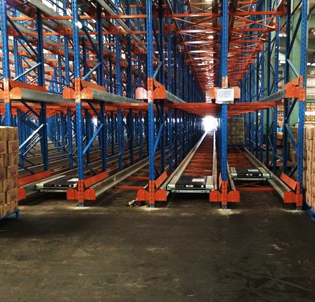 Pallet Shuttle Rack adalah sistem penyimpanan dan pengambilan jalur dalam yang membantu Anda mengoptimalkan kapasitas penyimpanan.