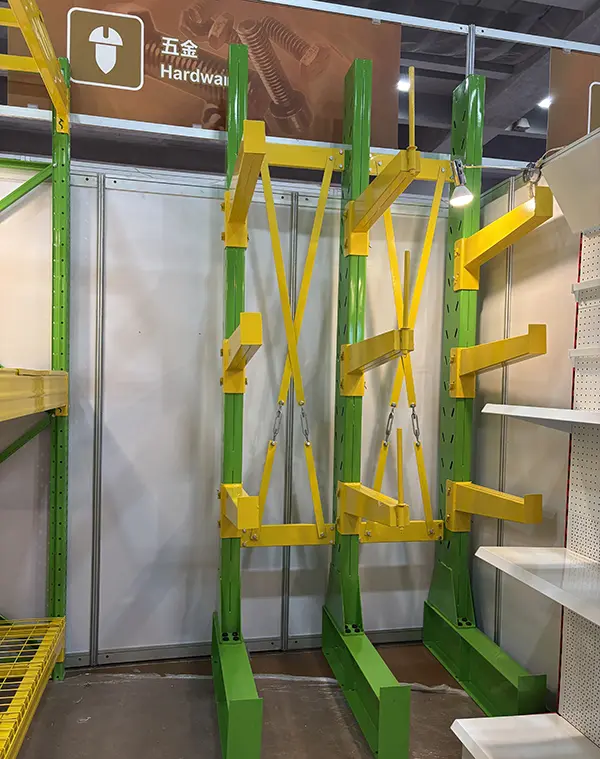 Interaksi Klien di Area Stan Guangzhou Heda Shelves Co., Ltd.