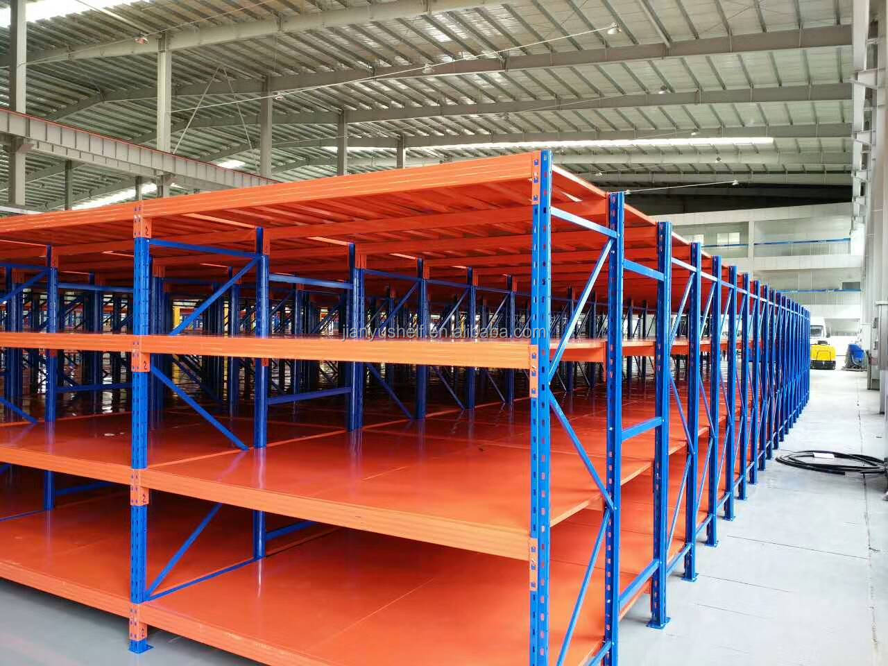 Rak heavy duty dengan panel baja