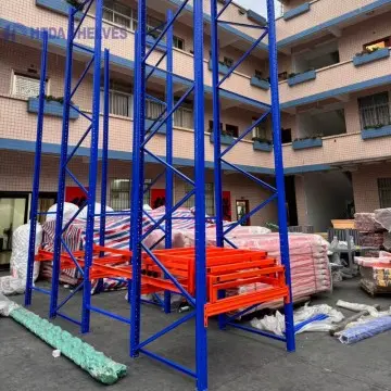 Rak push back dengan kereta gravitasi