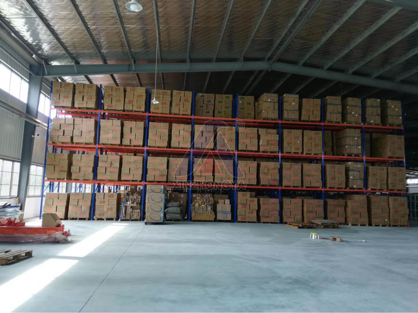 Q235b Baja Rak Penyimpanan Palet Selektif Sisi Ganda Dalam Tunggal Peralatan Gudang