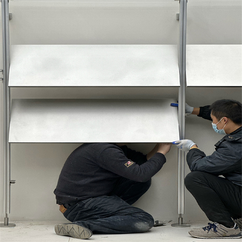 Sistem Rak Kaca Bingkai Aluminium Minimalis, Rak Display Modular untuk Dinding dan Lantai, Cocok untuk Ruang Pamer Sampel