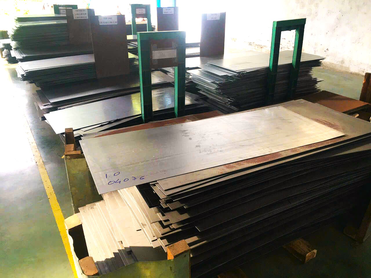 Material Braket Logam